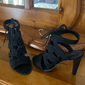 Simply Vera Vera Wang Black Lace-Up Heels